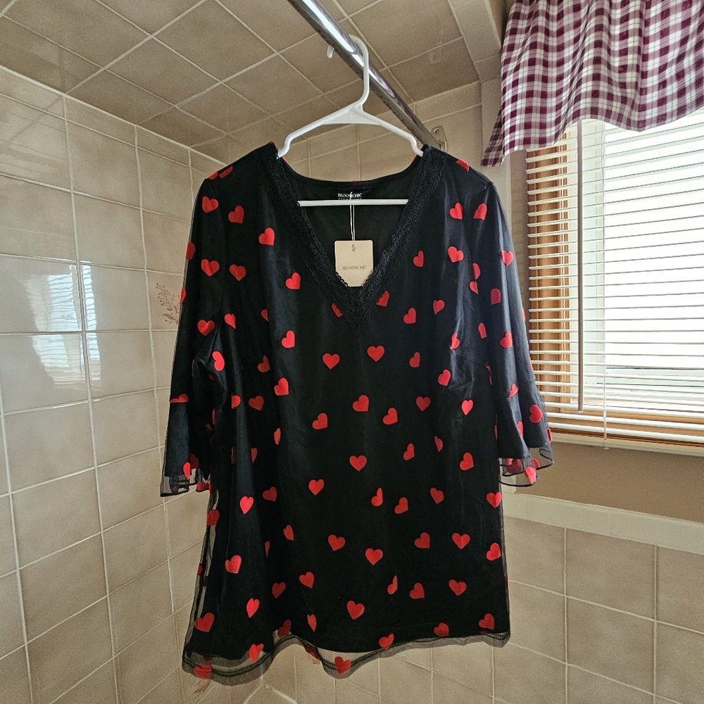 Bloomchic Black Blouse with Red Heart Pattern Size XL 14-16  NWT
